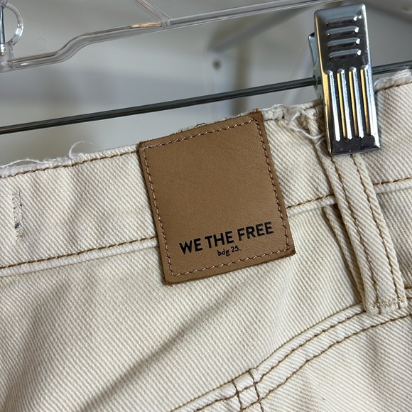 We The Free Curvy Cream Colored Distressed Jeans- 26 - Picture 6 of 8